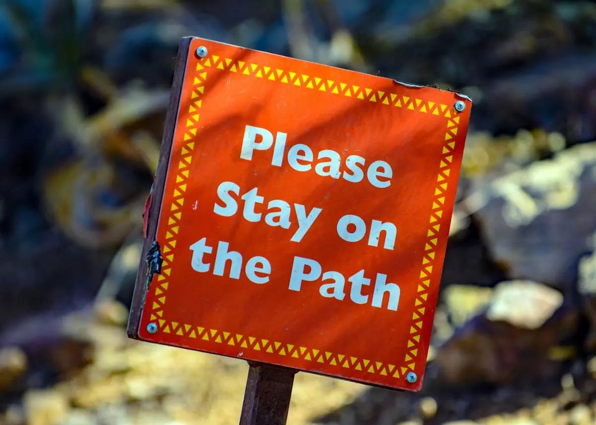 PLease stsay on the path sign