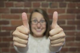 woman-holding-two-thumbs-up