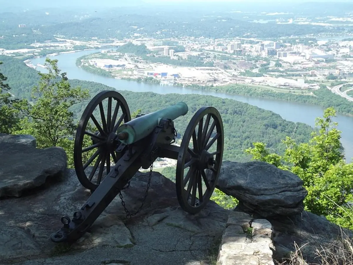 tennessee-river-and-cannon