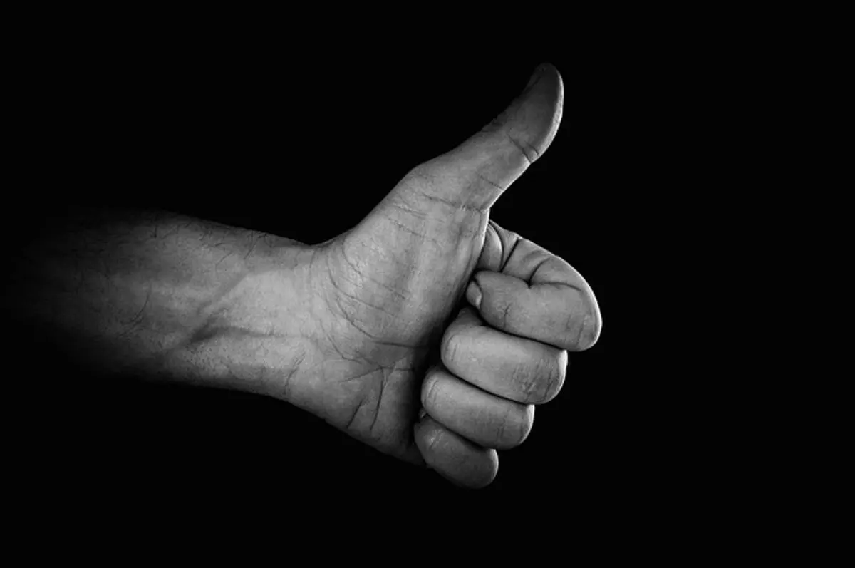 hand-holding-thumb-up-gesture