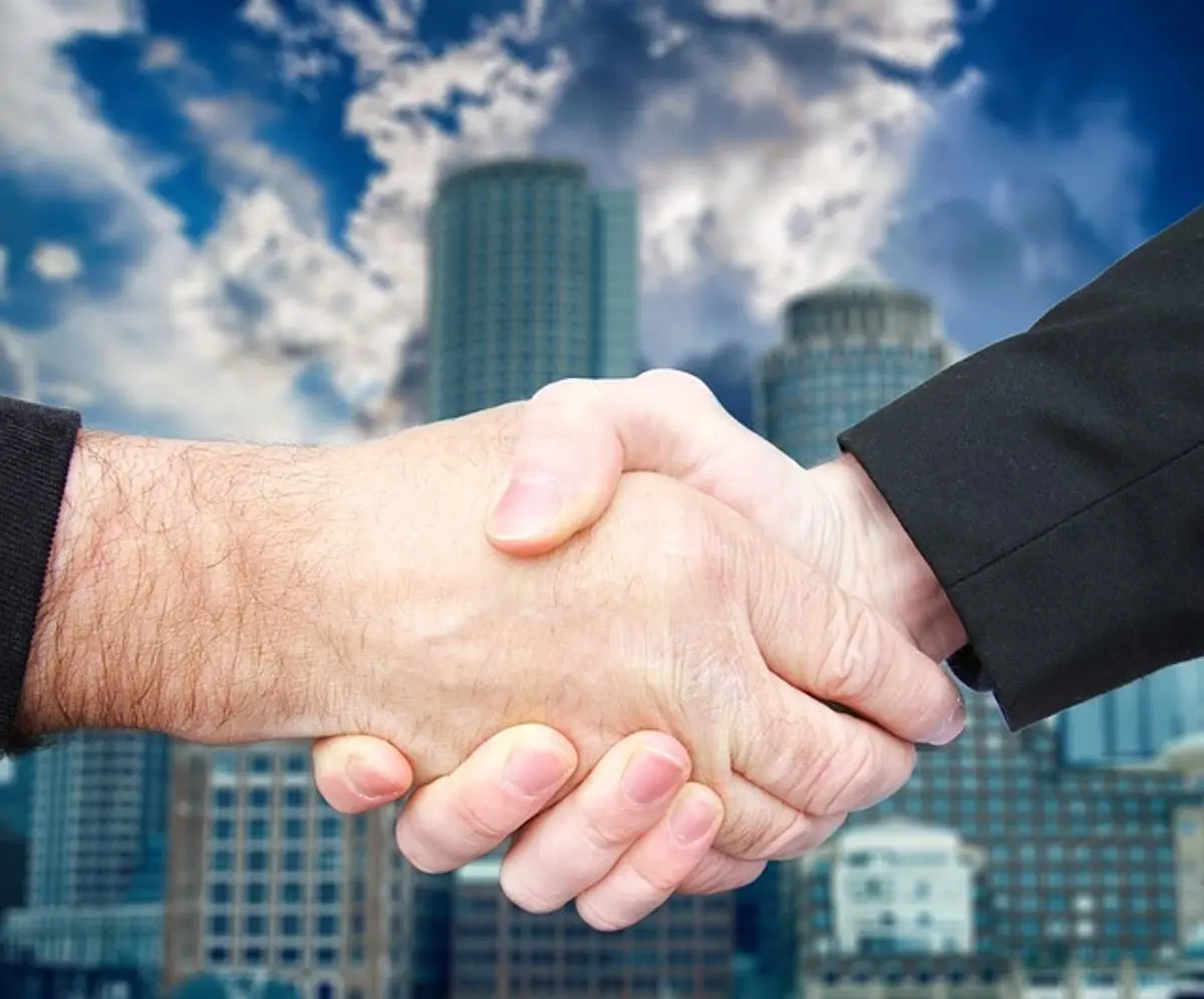 businessmen-shake-hands-cityscape-background