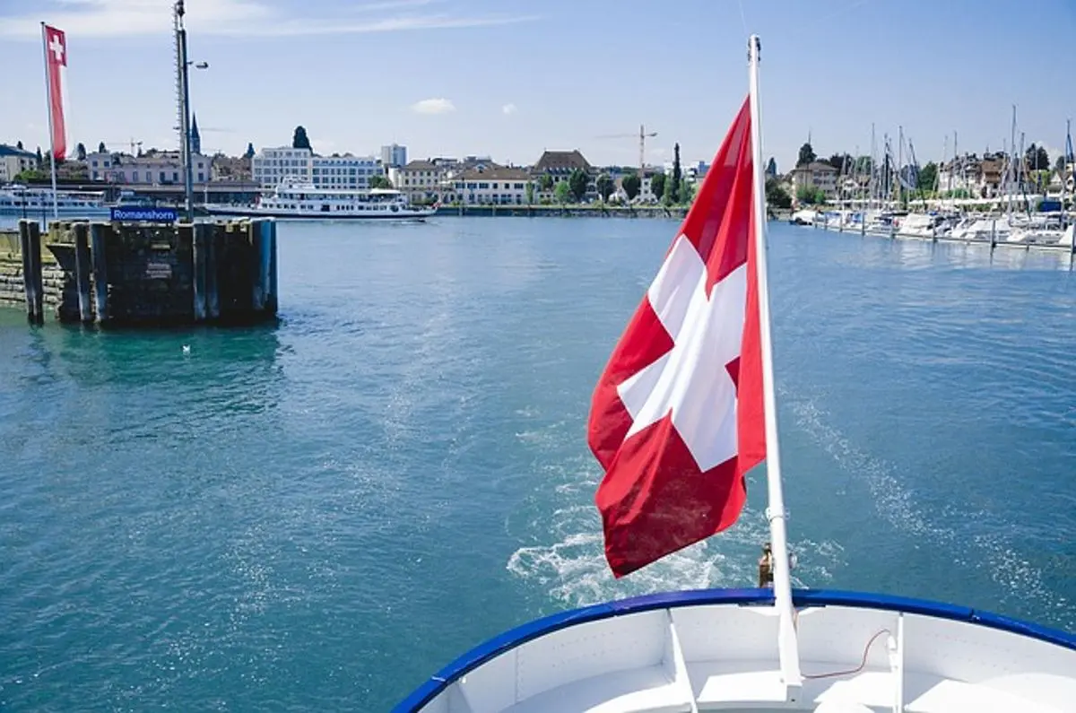 swiss-flag-on-a-boat
