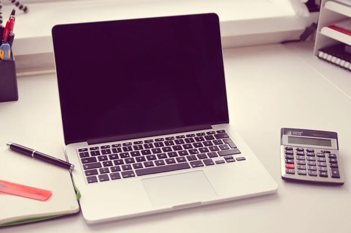 laptop-and-calculator