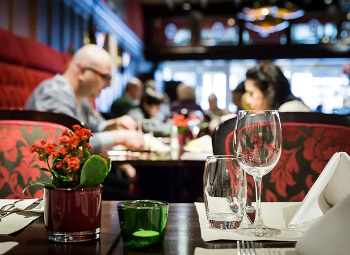 restaurant-table