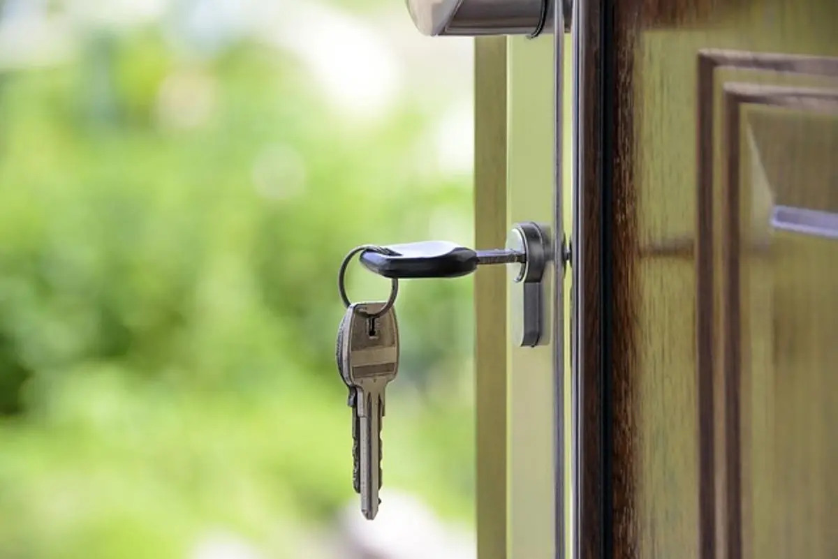 keys-on-a-door