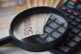 calcualtor-and-money-50-euro-note