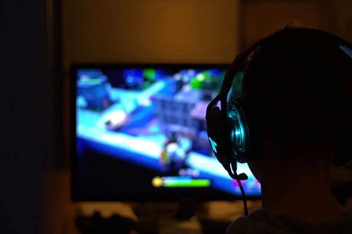 person-playing-fortnite-streaming