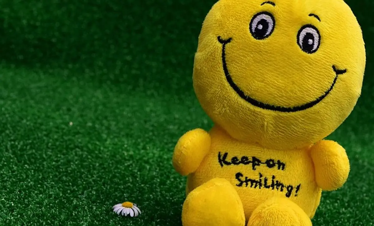 keep-on-smiling-yellow-plush-toy