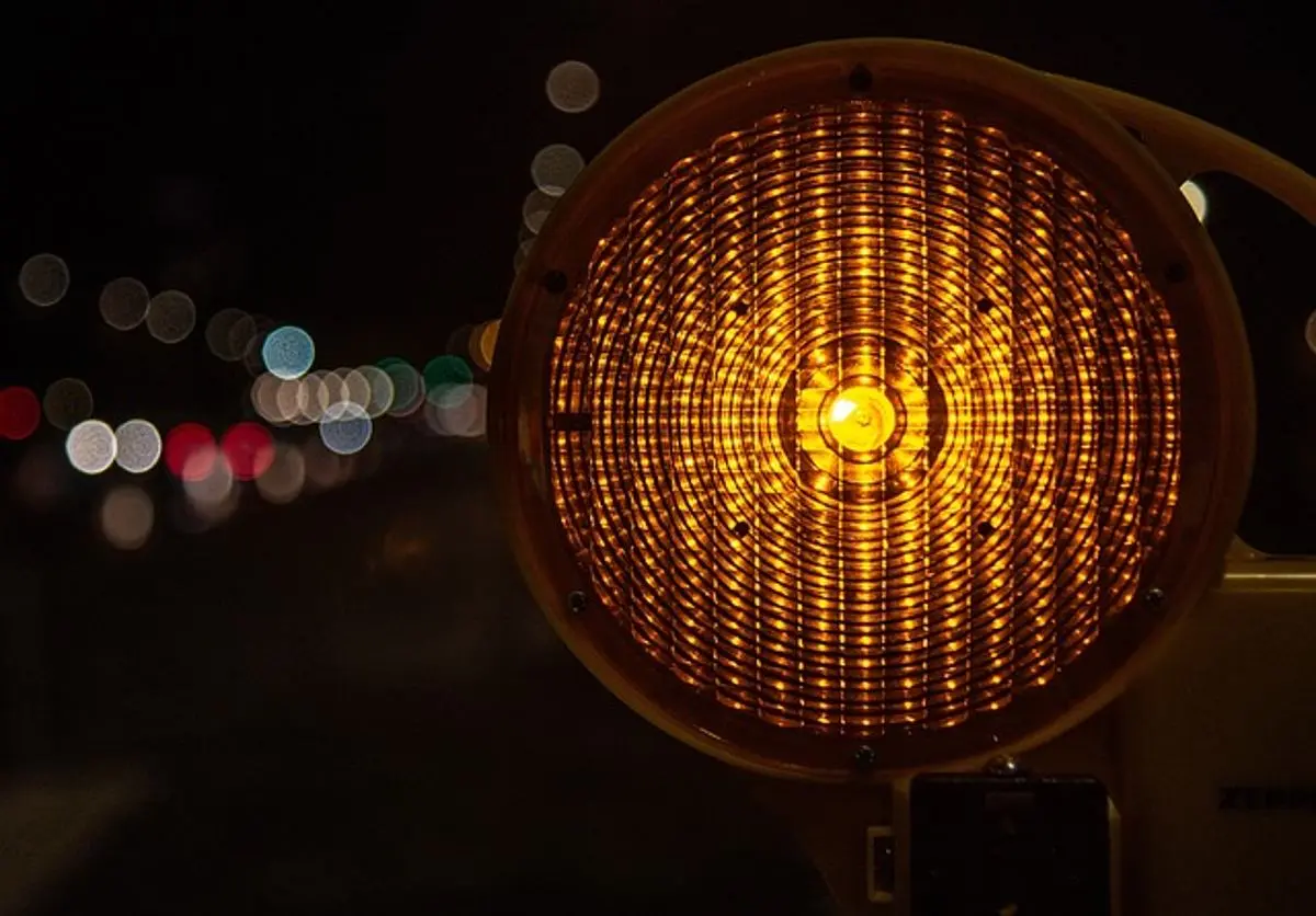 yellow-warning-light