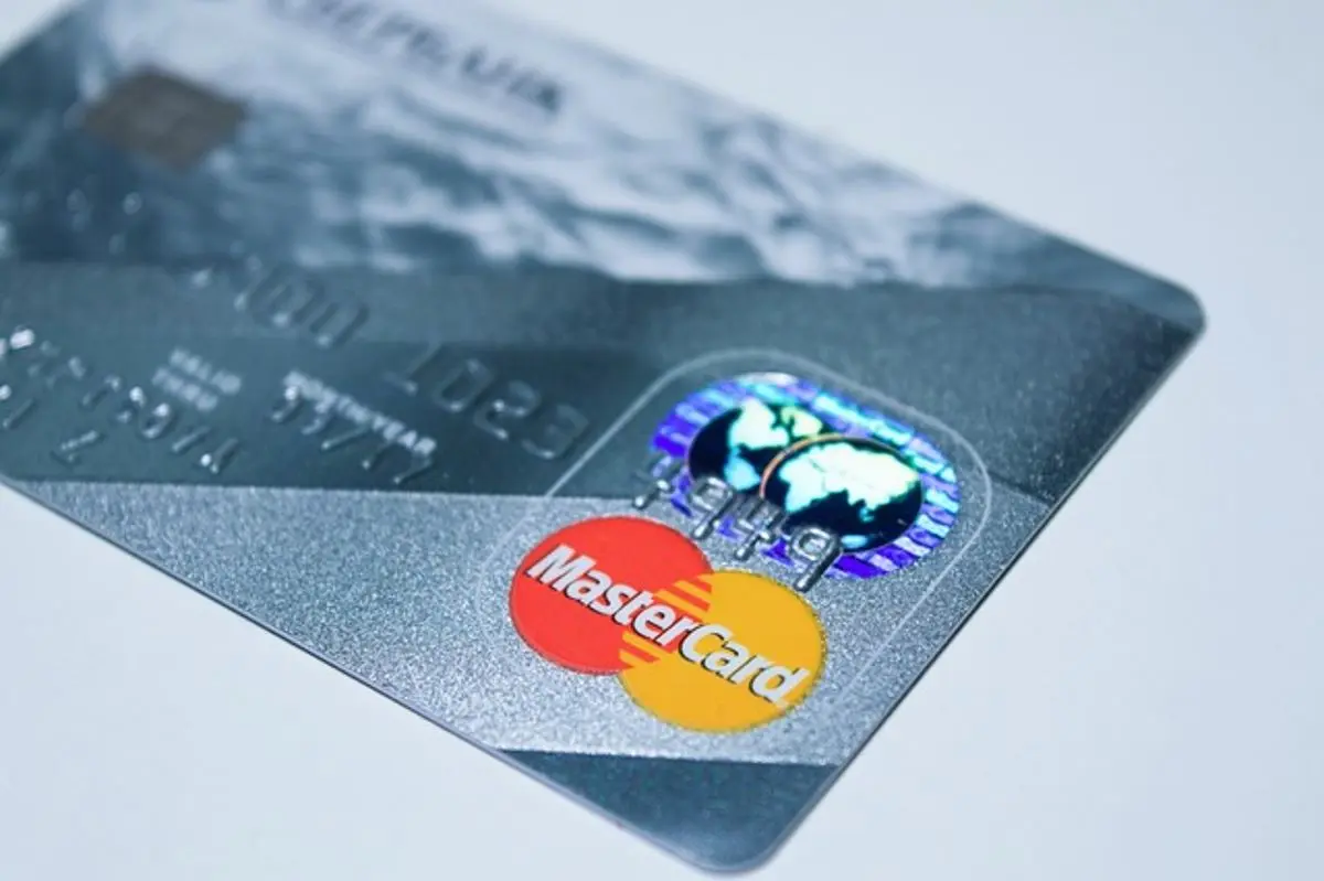 master-card-plastic-credit-card