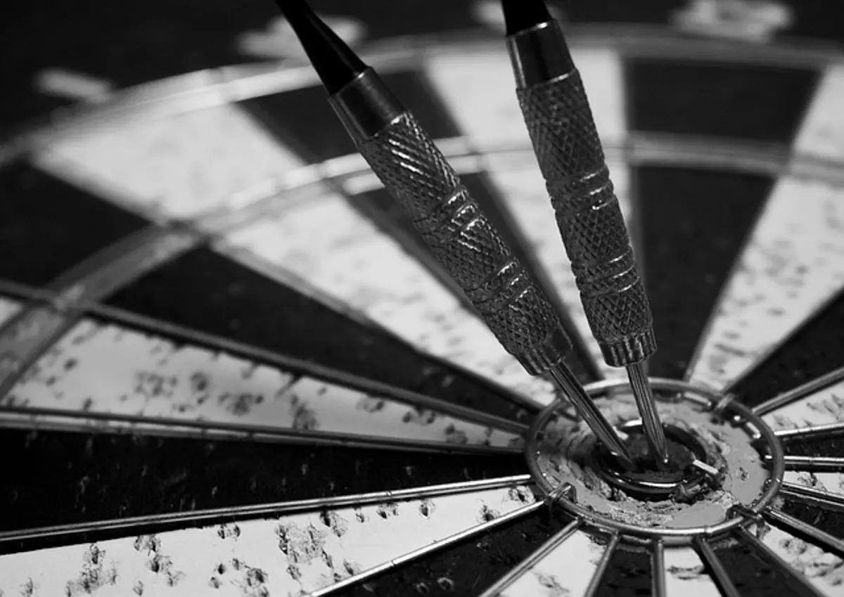 two-darts-in-center