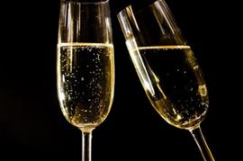 sparkling-wine-toast-celebration
