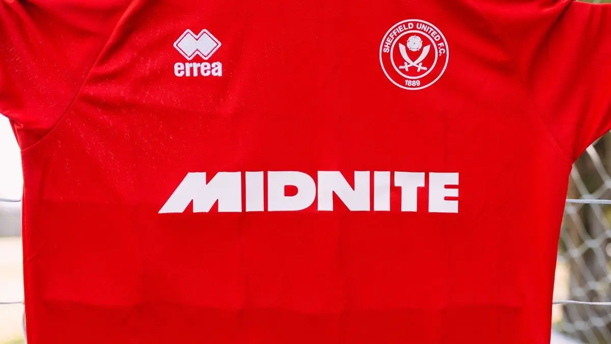 sheffield-united-and-midnite-logos-on-a-shirt
