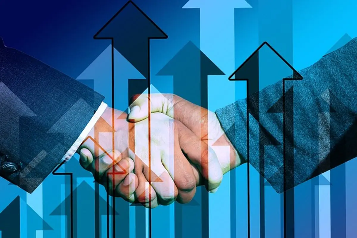 businessmen-shake-hands-arrows-pointing-up