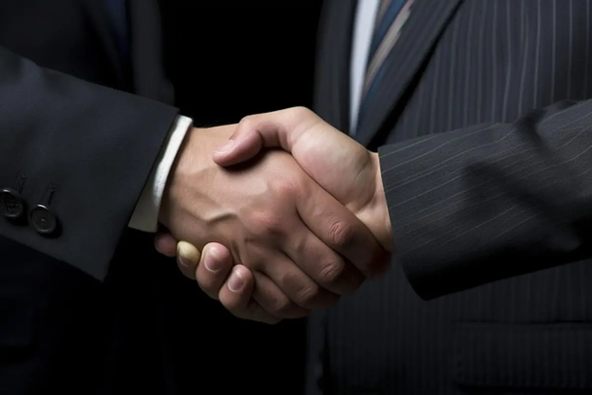 businessmen-shake-hands