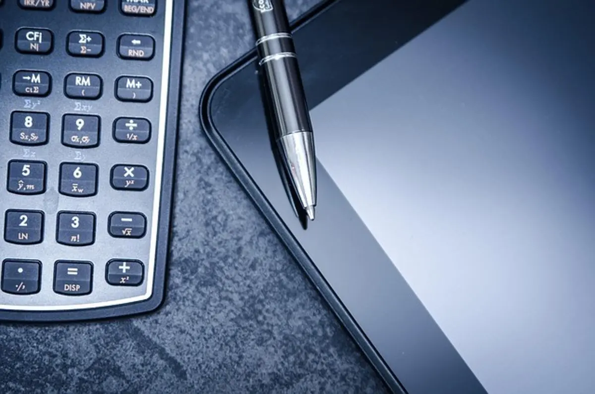 tablet-and-calculator