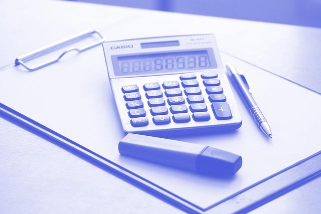 calculator-pen-and-marker