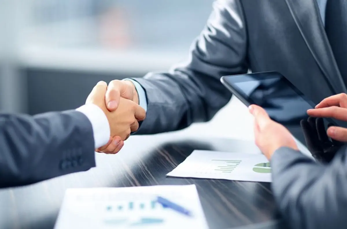 businessmen-shaking-hands