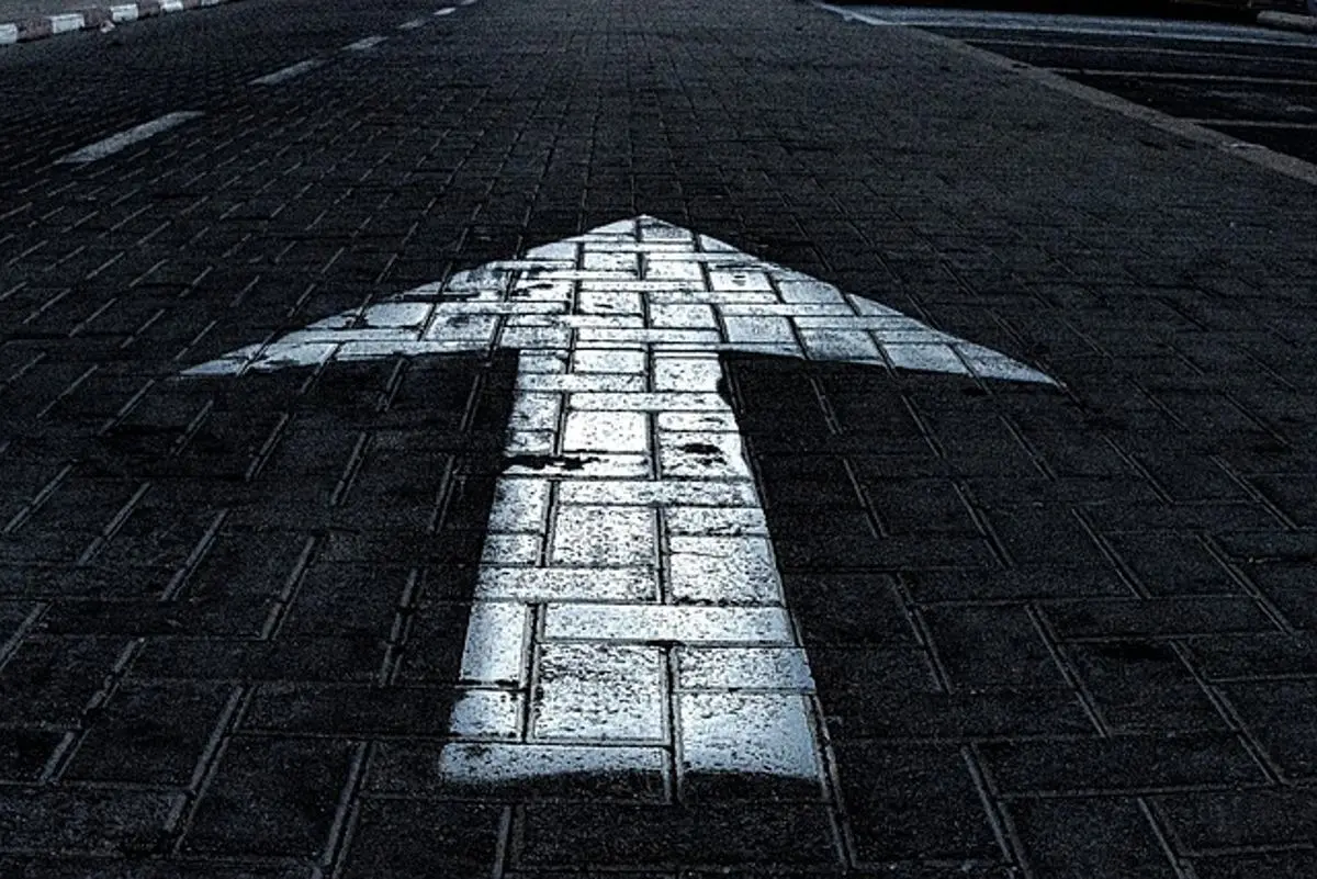arrow-pointing-forward