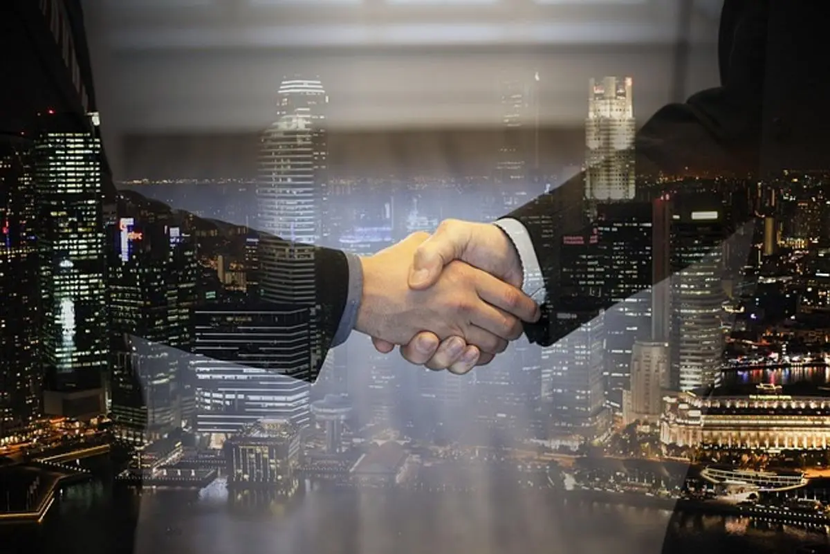 businessmen-shake-hands-cityscape-background