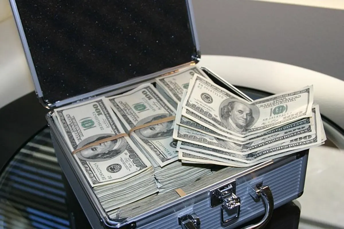 money-us-100-dollar-bills-in-a-suitcase