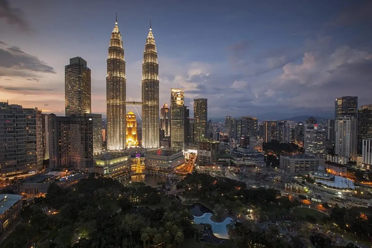 kuala-lumpur-cityscape-at-night
