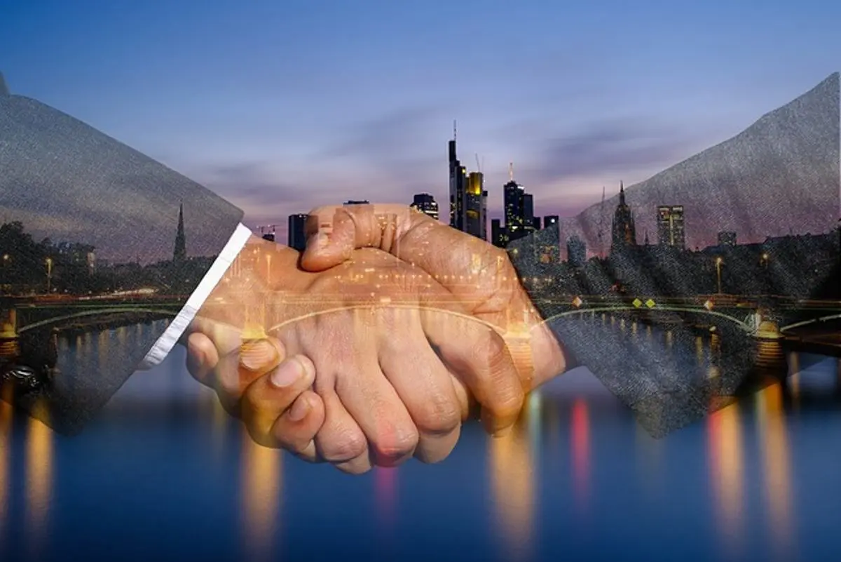 businessmen-shake-hands