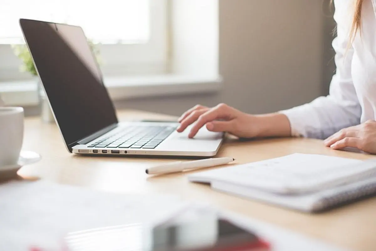 woman-in-front-of-laptop