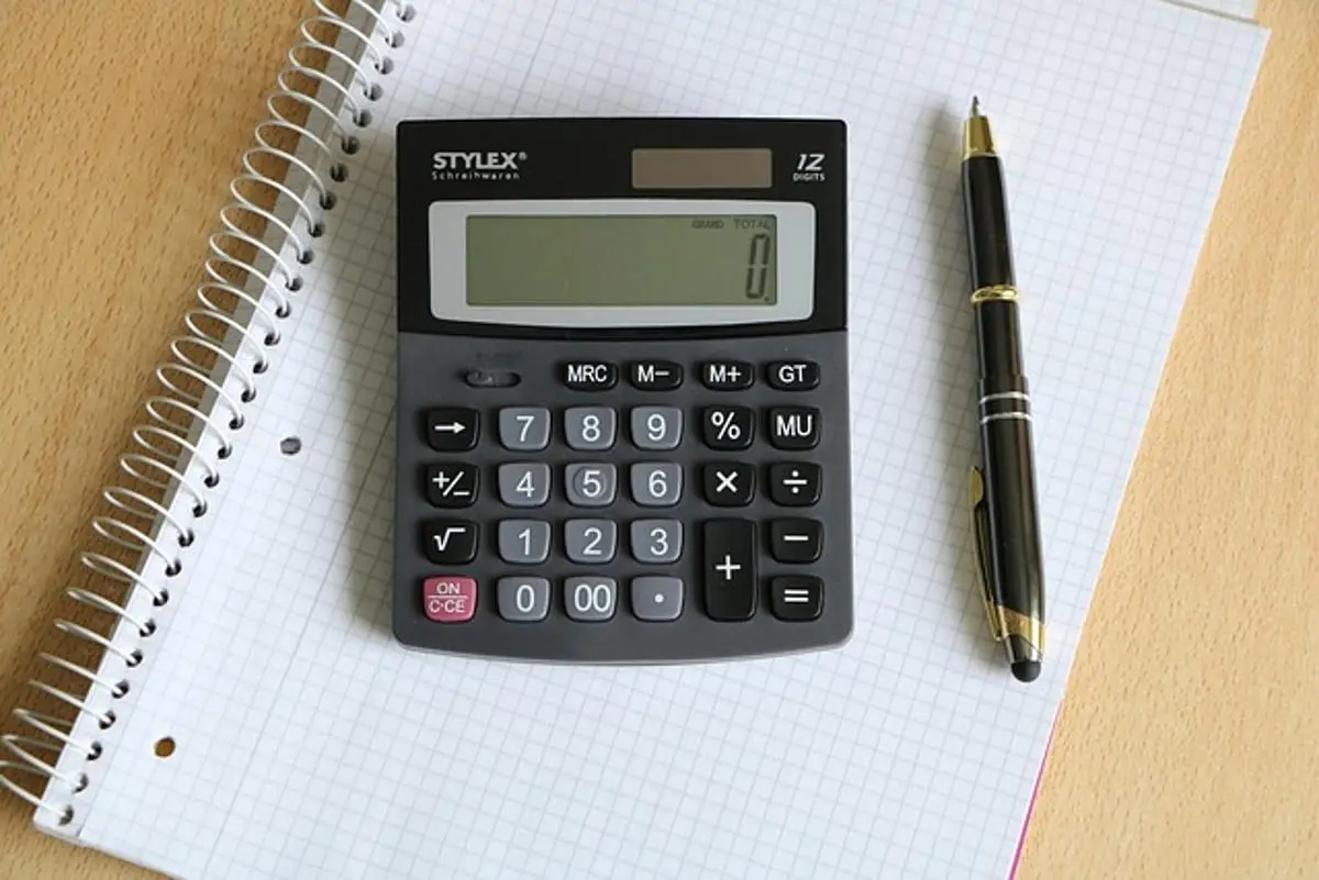 calculator-pen-and-notepad