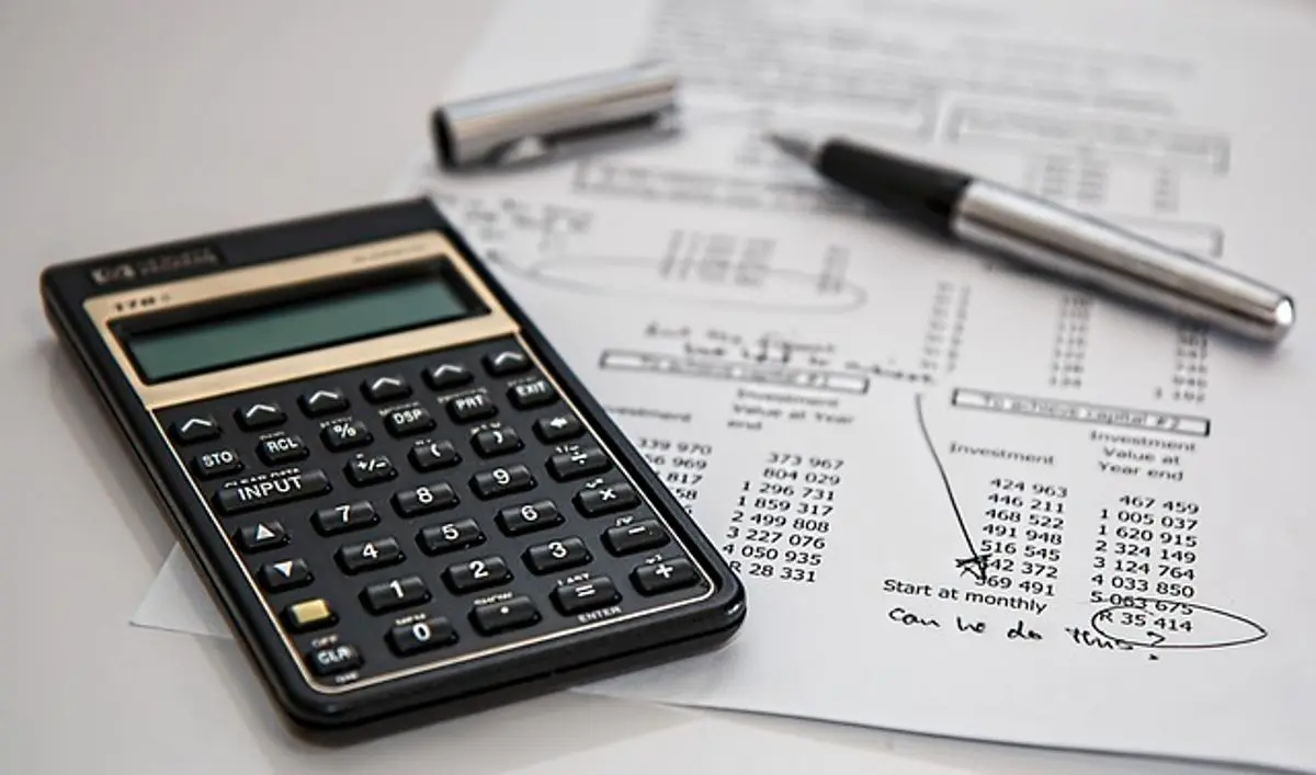 calculator-pen-and-financial-papers