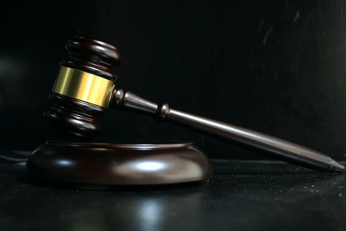 judicial-hammer-and-knocker