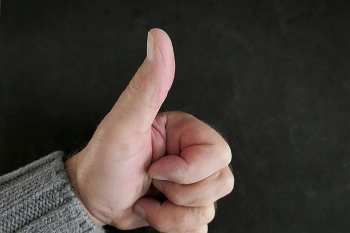 thumbs-up-gesture