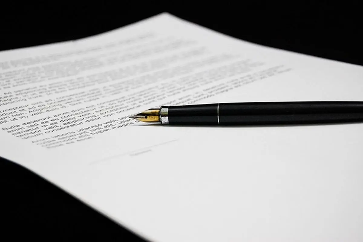 document-and-pen-agreement