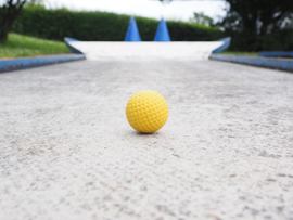 mini-golf-ball-and-course