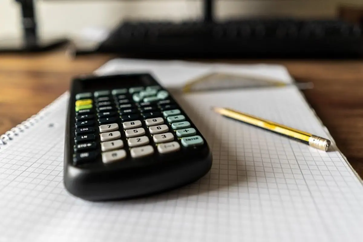 calculator-and-notepad