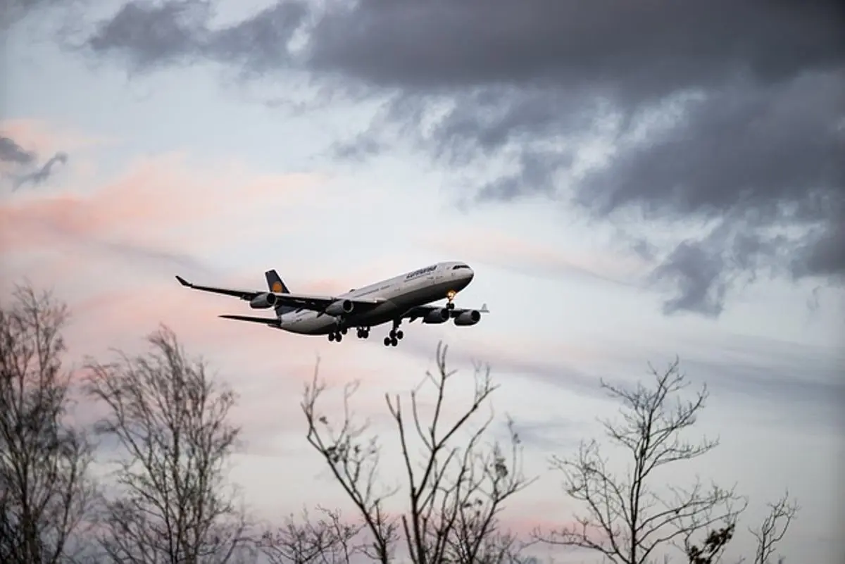 airplane-flying