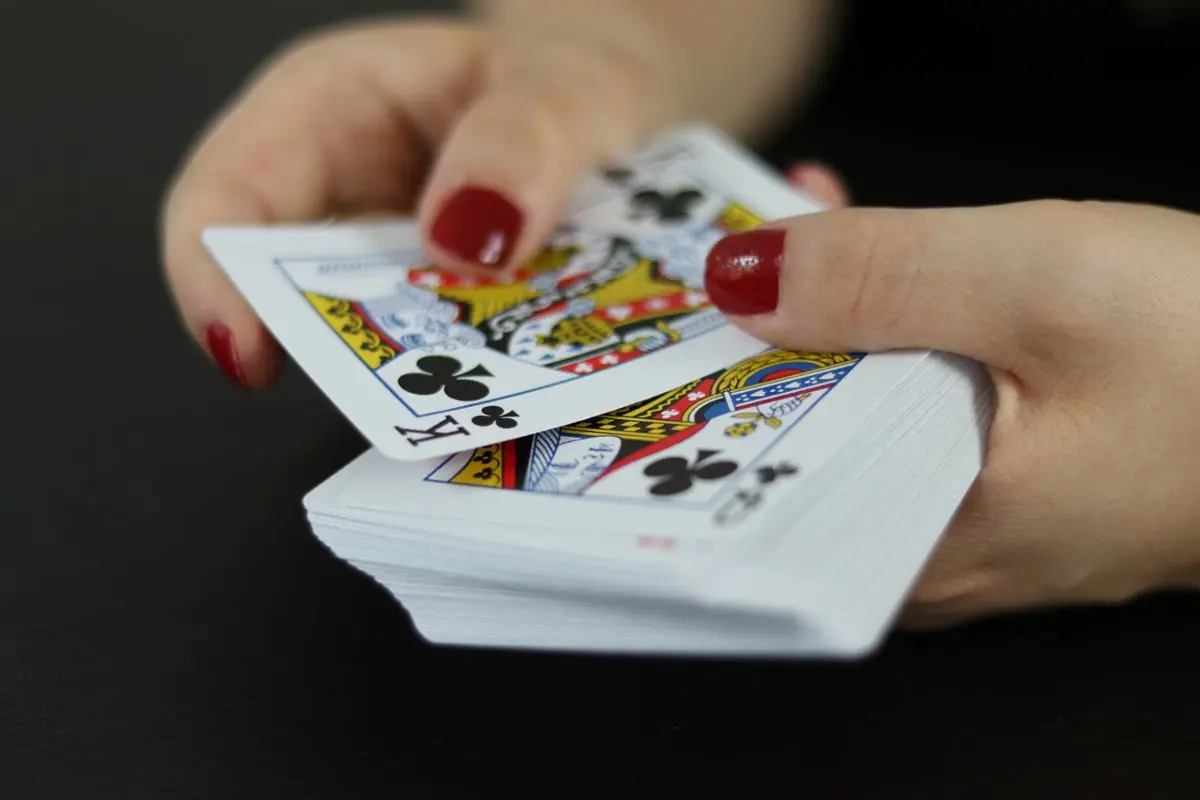 woman-holding-cards