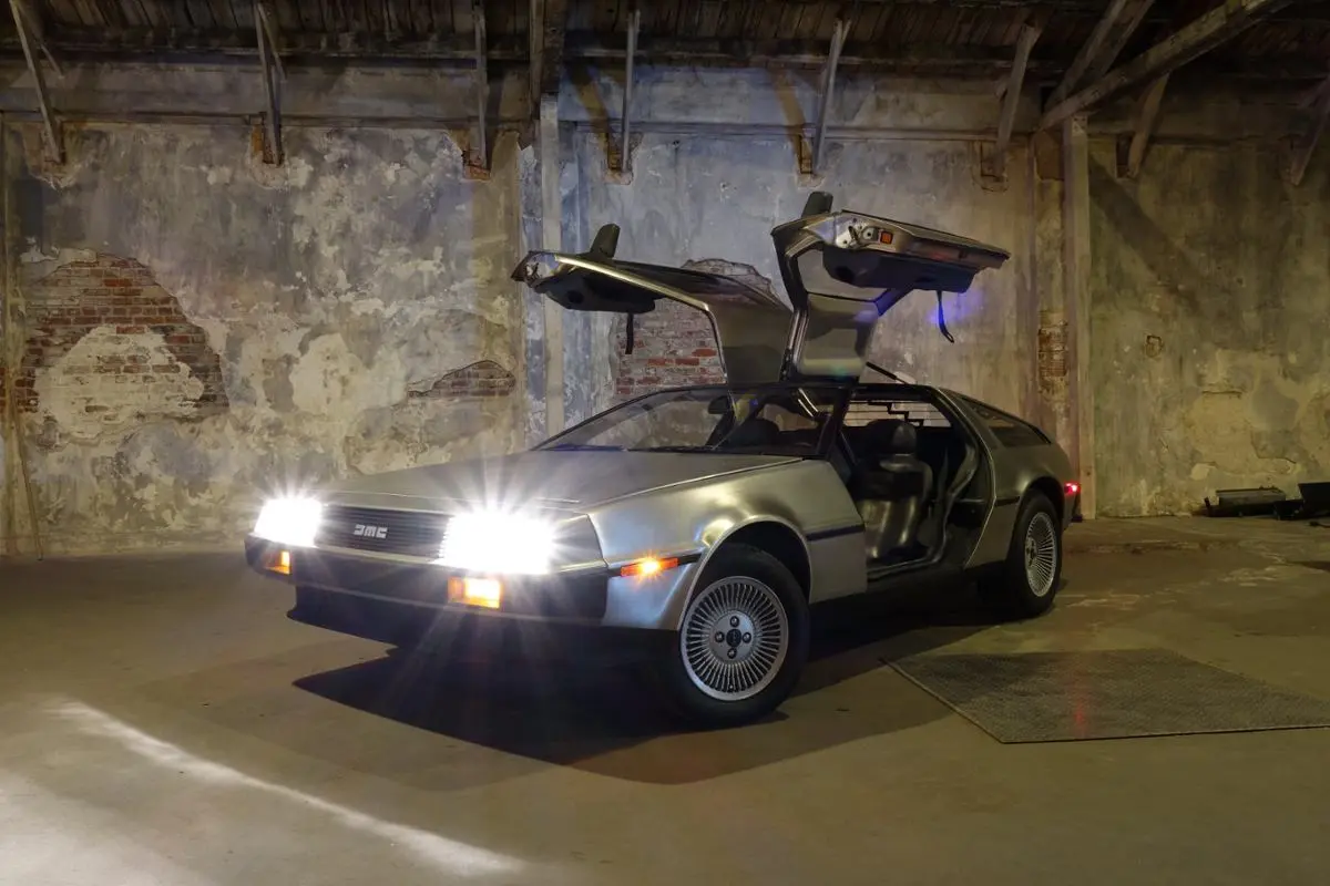 dolorean-back-to-the-future-car