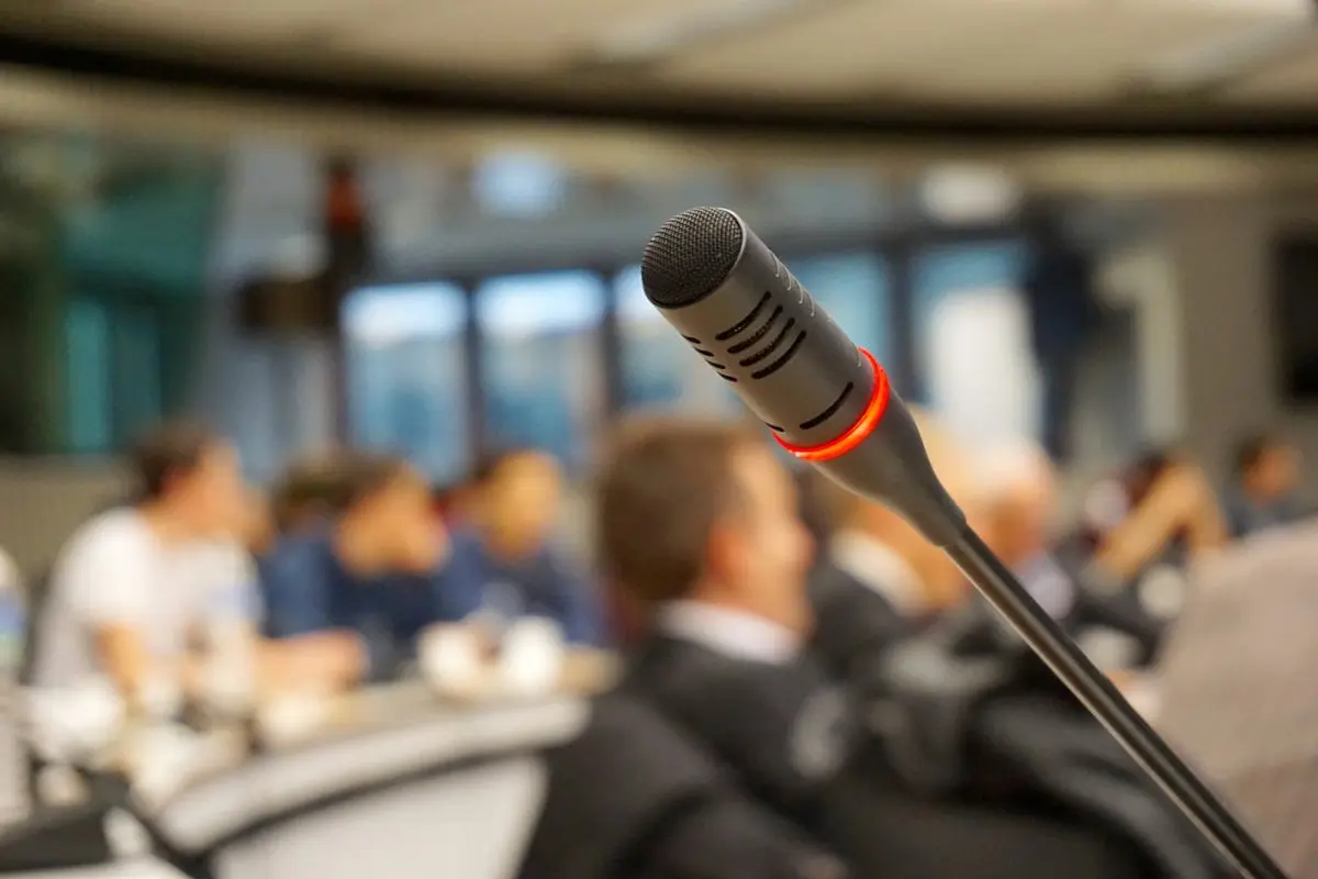 microphone-conference-speakers