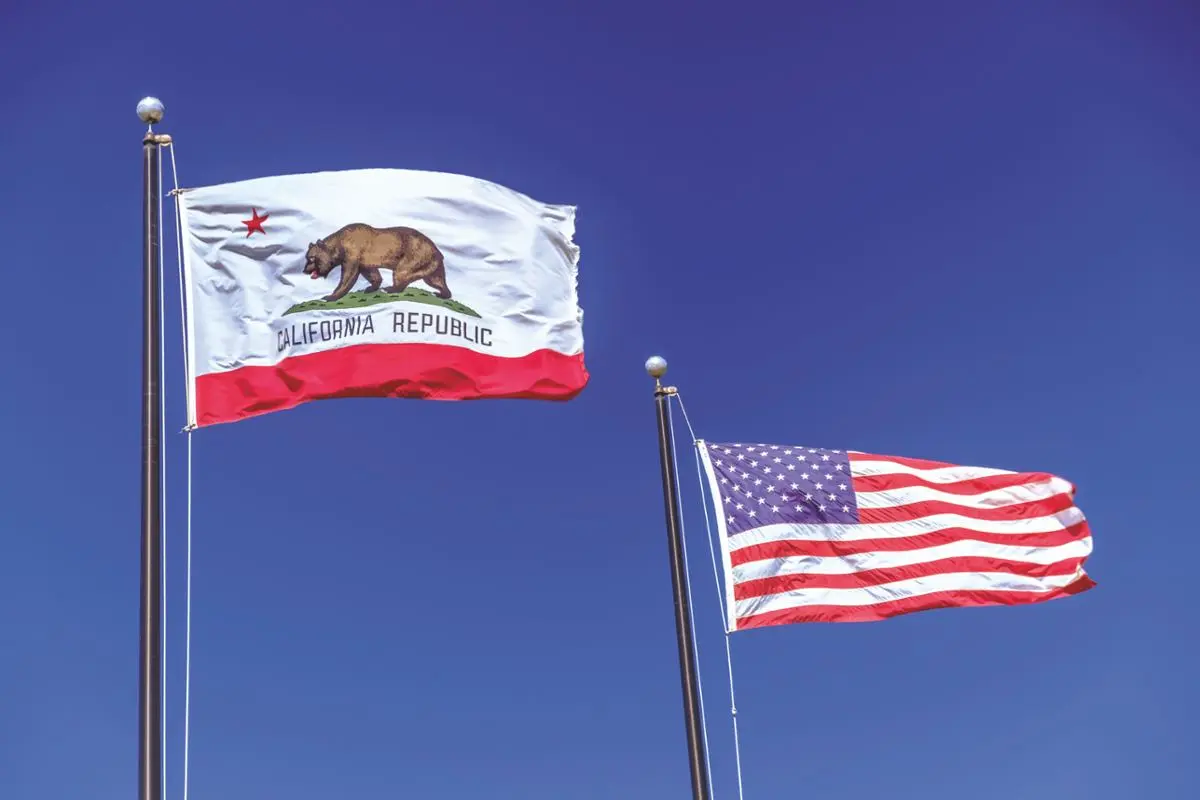 california-flag-and-us-flag