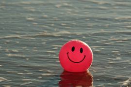 smily-face-ball-in-water