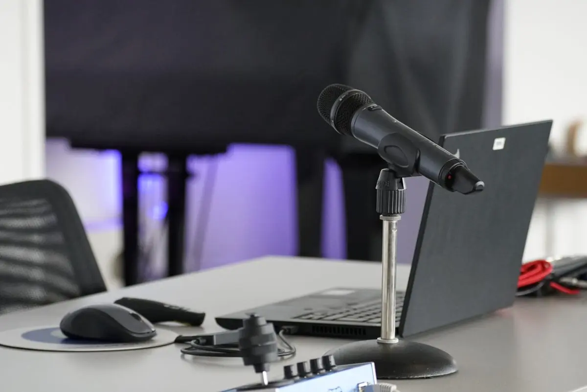 microphone-laptop-desk-hearing