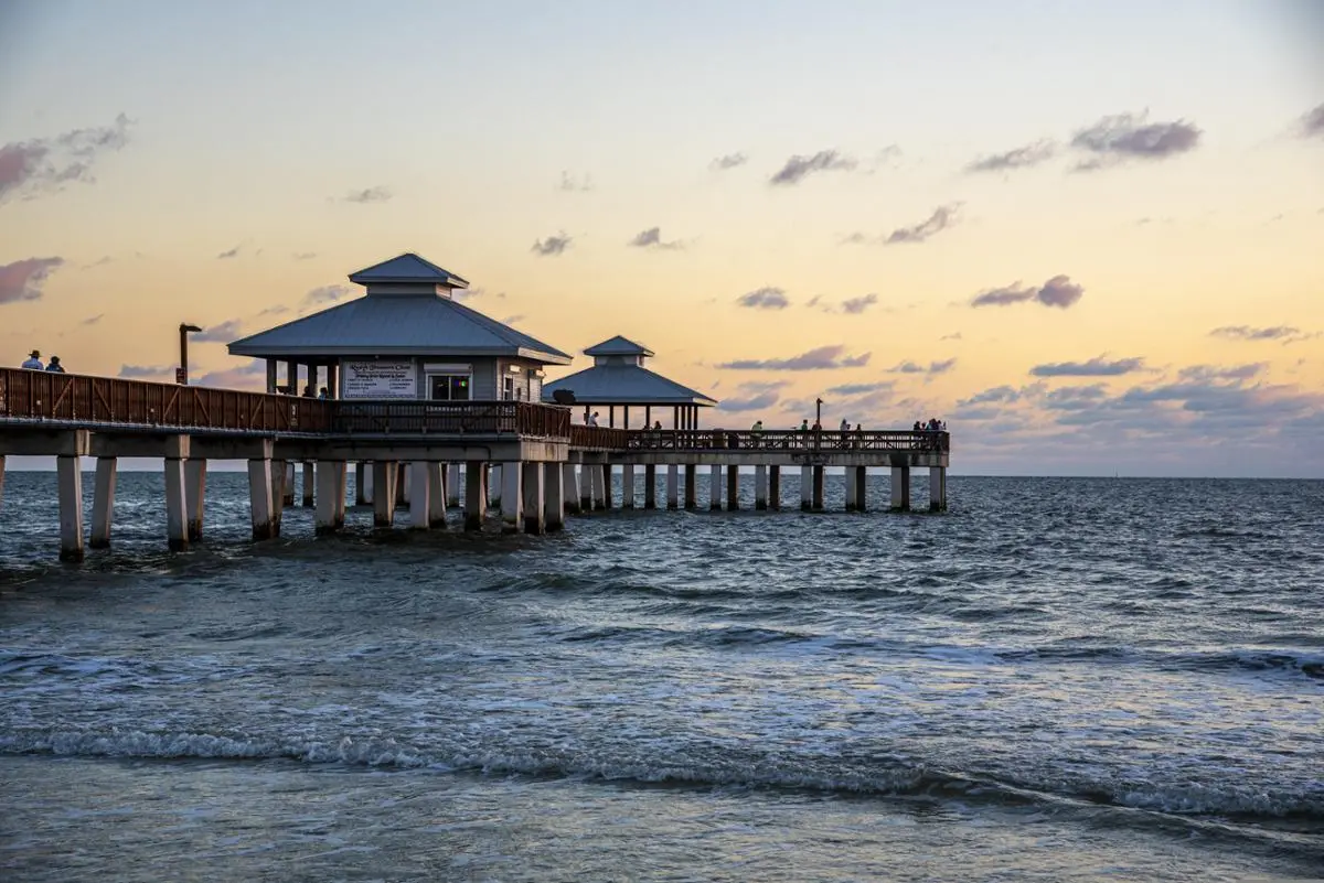 florida-beach-and-pier