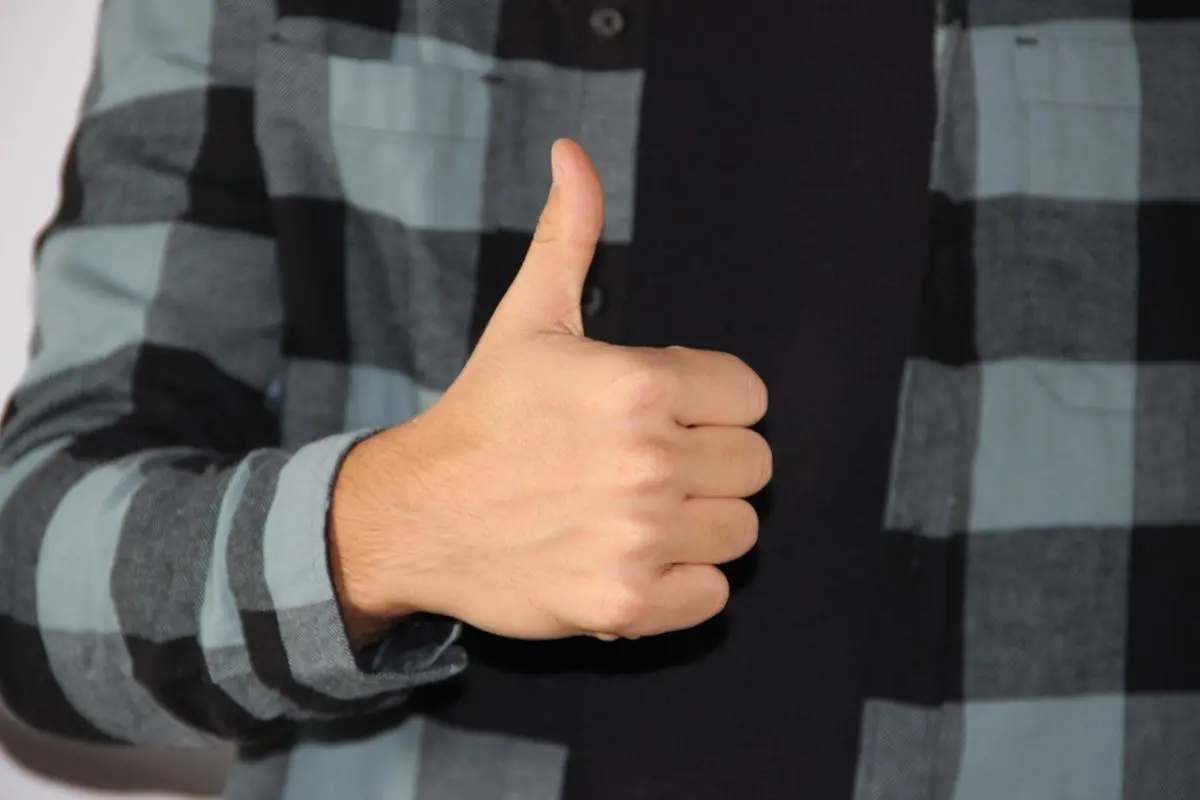 person-holding-thumb-up-gesture