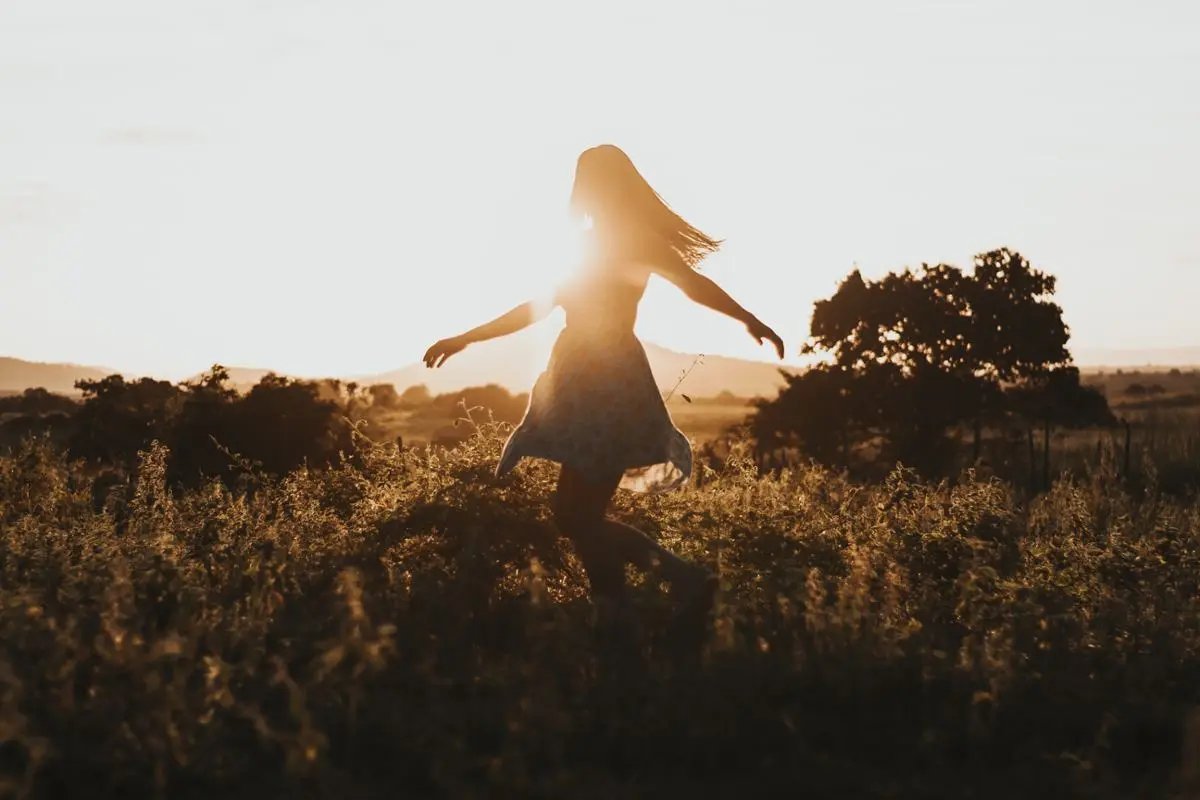 woman-dancing-happy