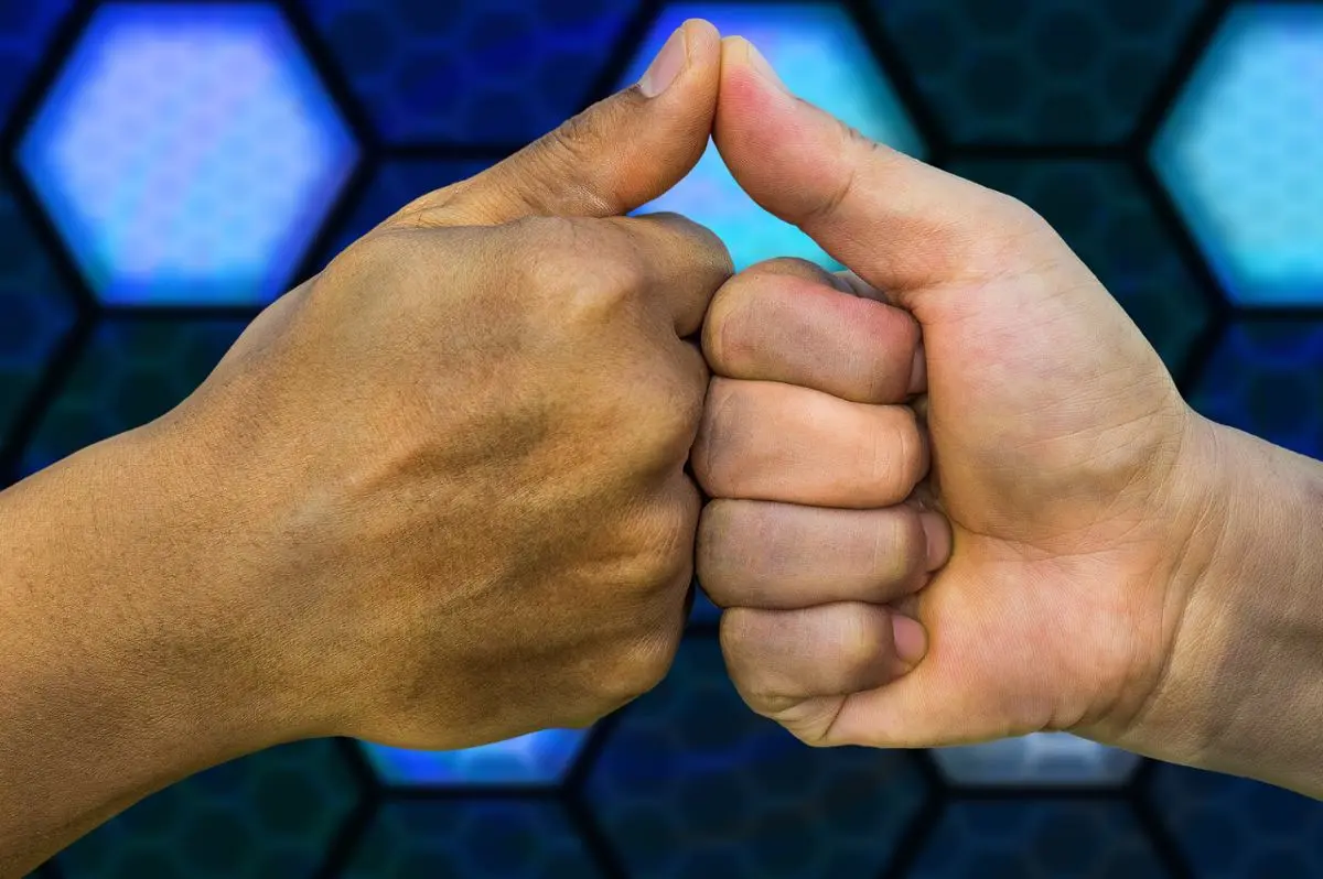 thumbs-up-fist-bump