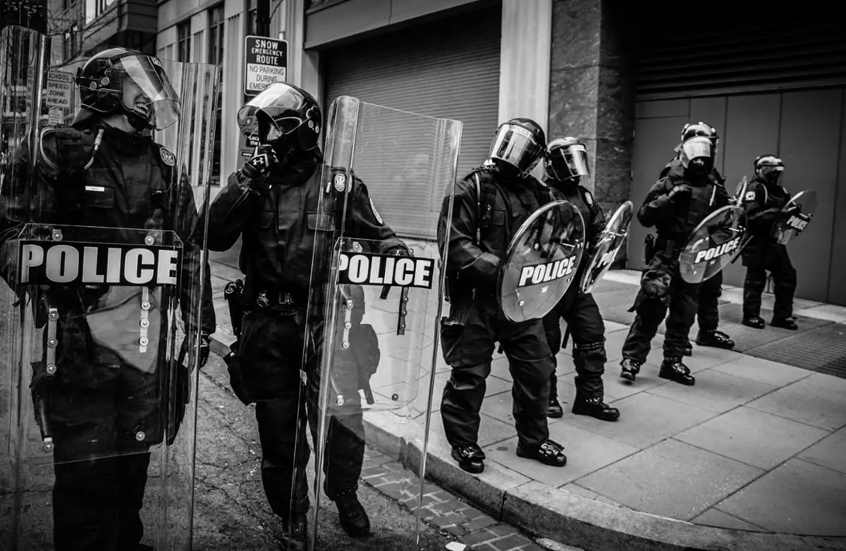 police-officers-with-riot-gear