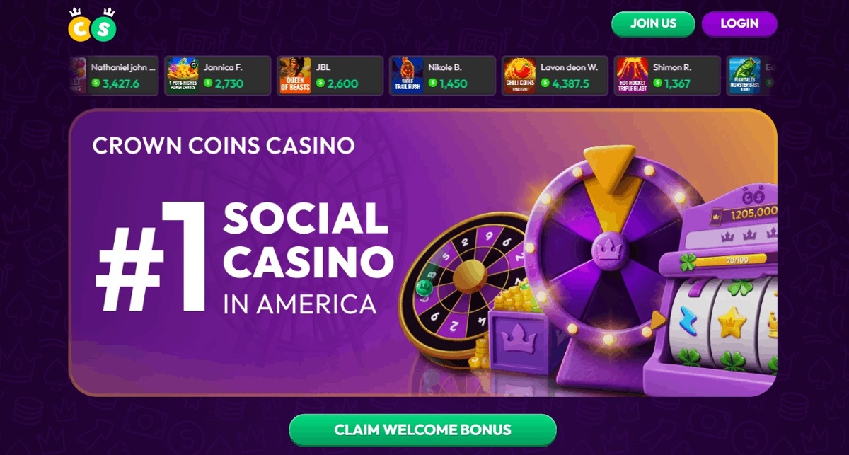CrownCoins Casino homepage showing welcome banner and player count cards