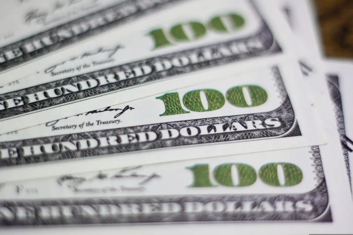 money-us-100-dollar-bills