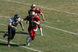 american-football-players-on-field